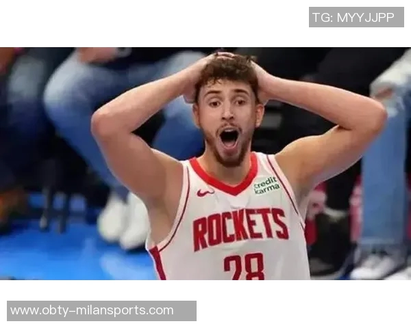 火箭队训练气氛愉快亚当斯谢泼德申京笑容满面展现团队精神