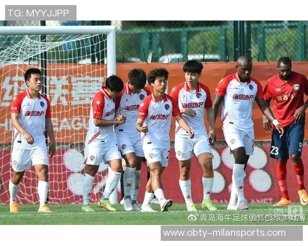 谢文能重返伯纳乌球场十多年后晒童年与C罗球衣合影感慨万千