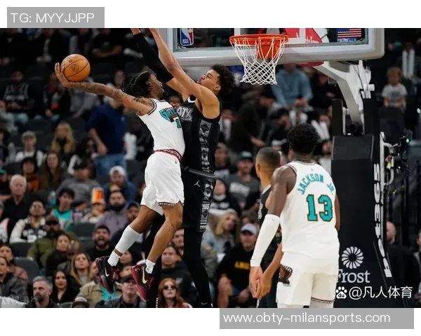 文班亚马上半场表现亮眼9投4中贡献10分5篮板1盖帽